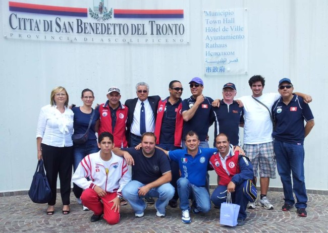 gli stranieri con gli organizzatori  accolti al Comune di San Benedetto del Tronto dalle Autorità