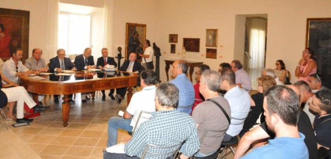 04_08_2014_Giunta Reg.le ad Ascoli P., incontro con i sindacati dell’ ex Coalac