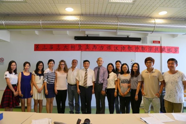 i docenti dell’Istituto Confucio con i due direttori Giorgio Trentin e Yan Chunyou e il Consigliere per l’Istruzione dell’Ambasciata della Repubblica Popolare Cinese in Italia, dr. Luo Ping