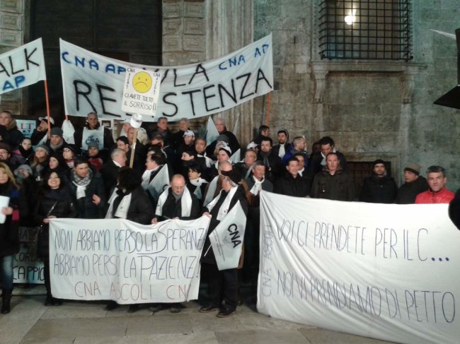 la protesta degli imprenditori della Cna di Ascoli durante la trasmissione Quinta Colonna di rete 4