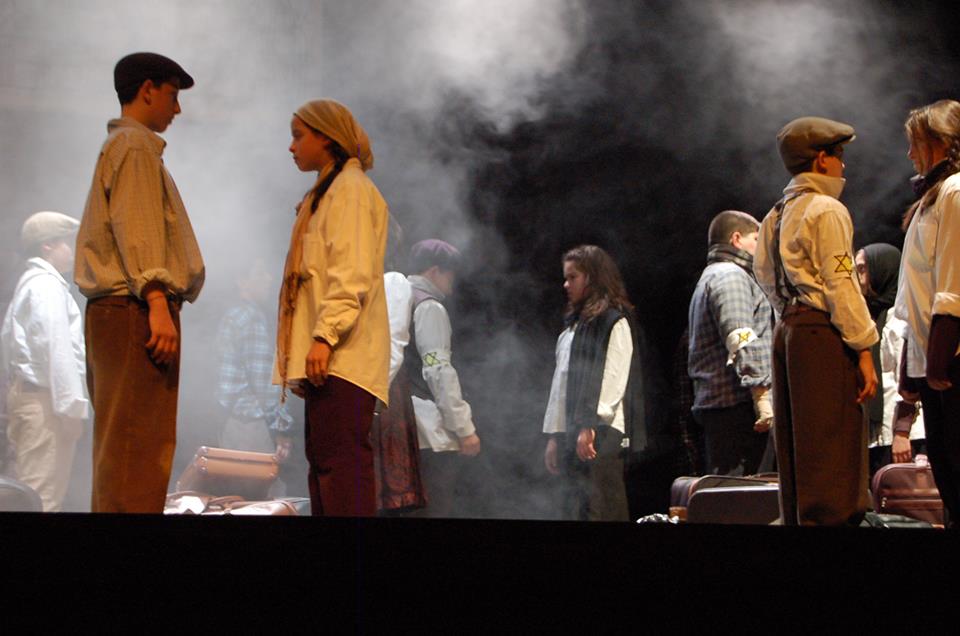 Teatro scuola, “La valigia di Hana” in scena al Teatro Palestra