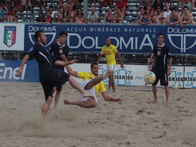 Beach Soccer, Barletta-Happy Car Sambenedettese 2-7 (0-3, 1-1, 1-3)