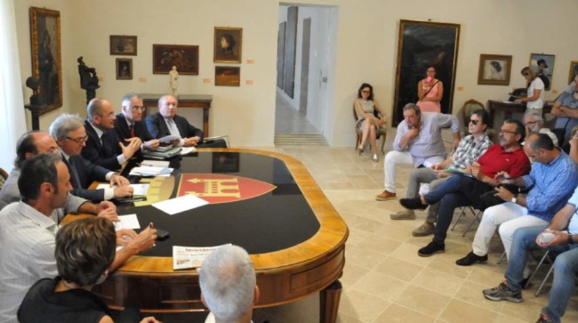 04_08_2014_Giunta Reg.le ad Ascoli P., incontro con i sindacati dell’ ex Coalac