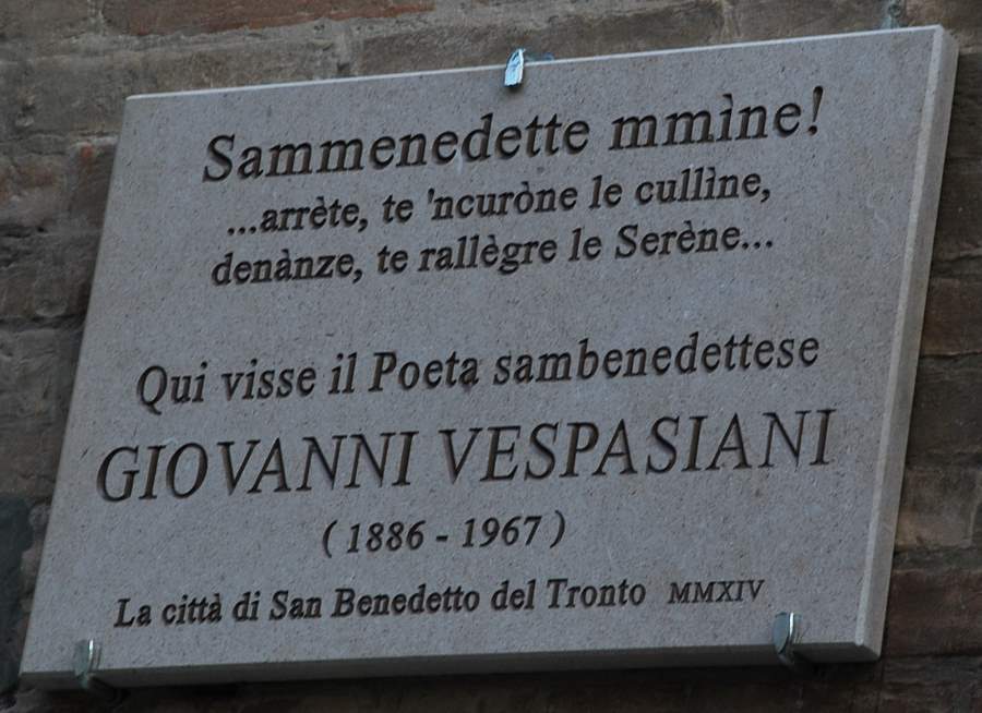Una targa sulla casa dove visse Giovanni Vespasiani