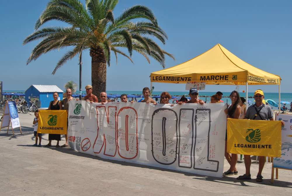 In spiaggia contro le trivellazioni in Adriatico – #Stopseadrilling – NO OIL
