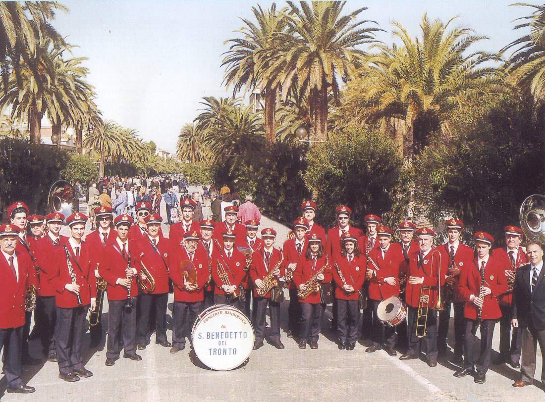 La Banda “Città di San Benedetto” con il suo corpo di Majorettes alla Palazzina Azzurra
