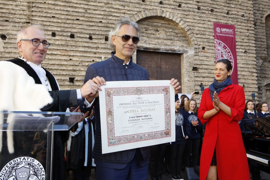 Andrea Bocelli laureato honoris causa dall’UniMc:  “Un pensiero di vicinanza a chi soffre per il terremoto”