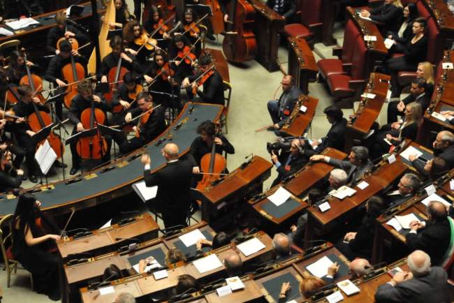 Il presidente Ceriscioli (in basso a dx) a Montecitorio per il Concerto di Natale della JuniOrchestra