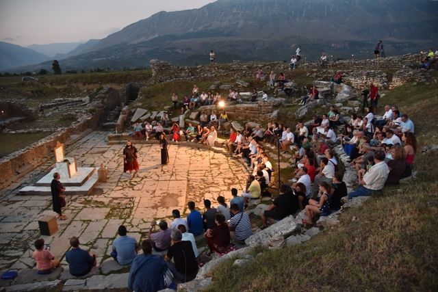 UniMc riporta lo spettacolo nel teatro romano di Hadrianopolis