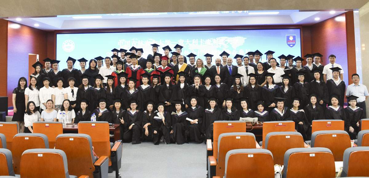 Festa del diploma in Cina per i laureati in Biotechnology
