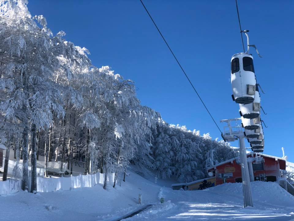 Monte Catria, scatta stagione sciistica con nuova cabinovia unica in Europa