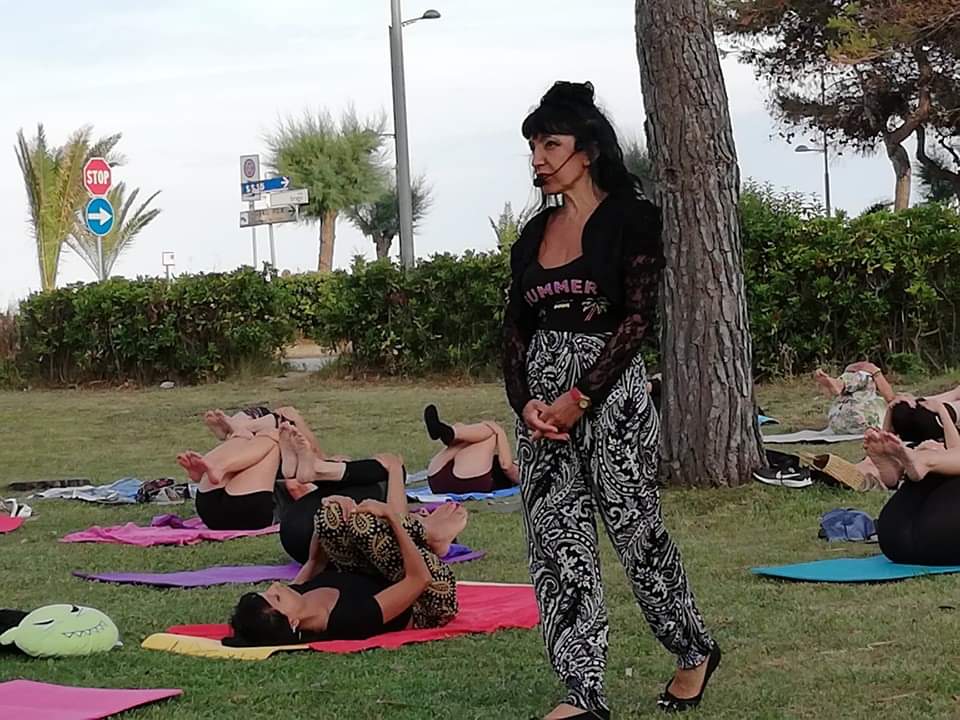 Più di 100 iscritti alle lezioni gratuite di yoga a Folignano, Grottammare e Martinsicuro