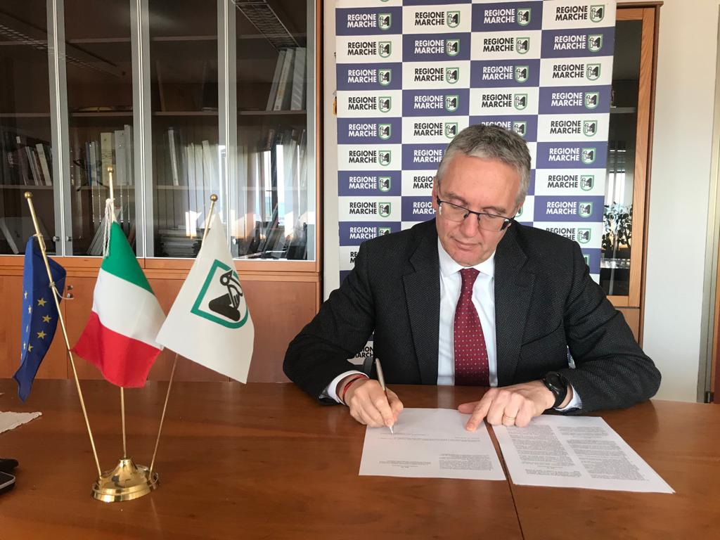 Lo sport riparte, il presidente Ceriscioli firma il decreto 