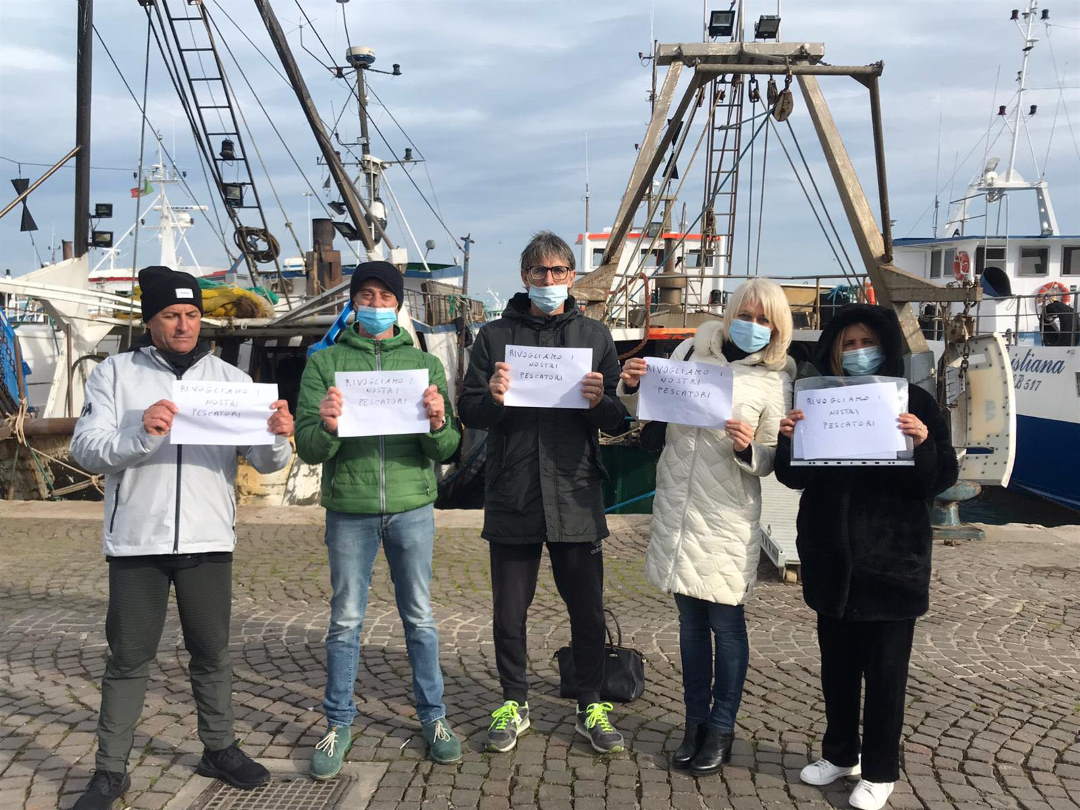 Riportiamoli a casa, manifestazione in sostegno dei pescatori sequestrati in Libia