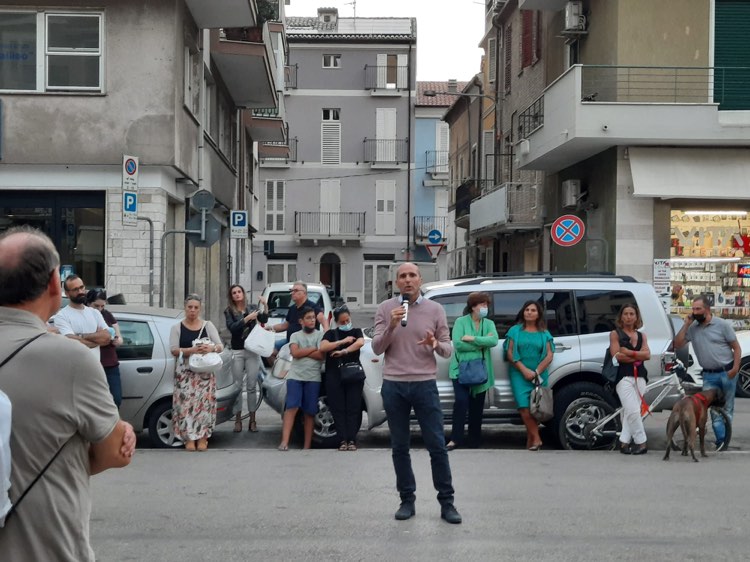 Il candidato sindaco Canducci ha incontrato i cittadini in Piazza della Verdura