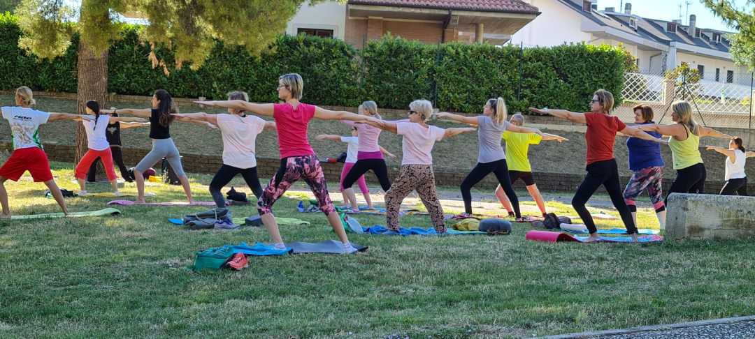 Lezioni gratuite di yoga per promuovere la salute di cittadini di ogni età