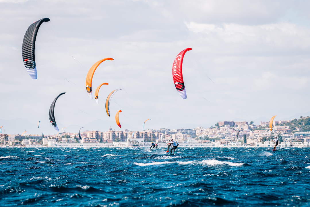 A Cagliari ‘si vola’ con il kiteboarding: dal 6 al 10 ottobre torna il Sardinia Grand Slam