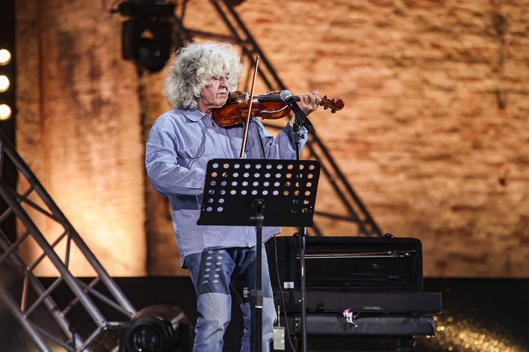 Musicultura: Branduardi canta in ucraino “Alla fiera dell’est”