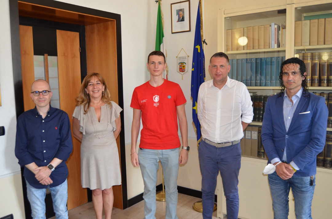 Il Presidente Loggi riceve in Provincia lo studente Simone Petroni