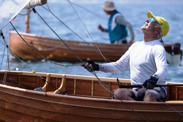 Vela, Fabio Mangione su Samurai ha vinto la 3a tappa del 20° Trofeo del Dinghy 12’ Classico, riservato alle imbarcazioni in legno, organizzata dal Cns