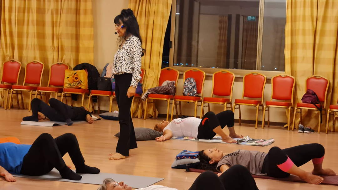 Seconda lezione del corso di yoga olistico a San Benedetto