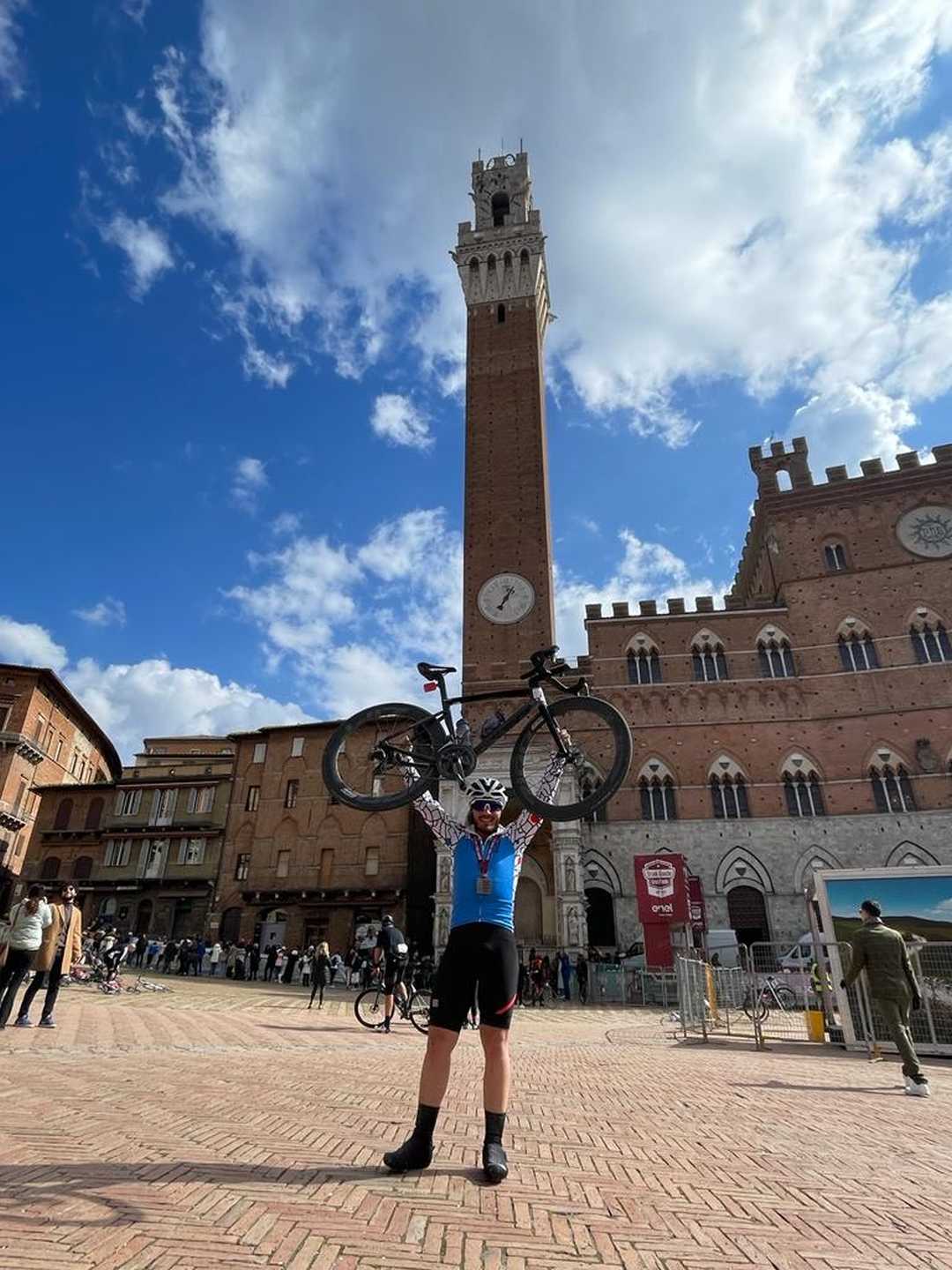 Gli Avis Bikers dei Colli Ripani alla Gran Fondo Strade Bianche incontrano Paolo Bettini. Tutte le immagini e Video