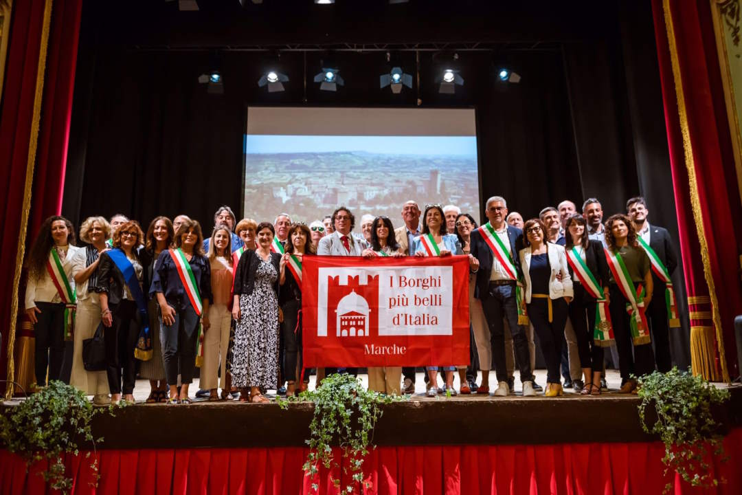 A Offida l’assemblea dei Borghi più belli d’Italia nelle Marche: Gradara ritira l’ambita bandiera