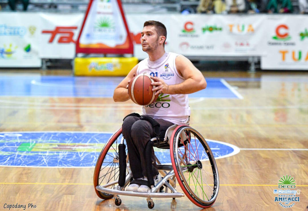 Basket in carrozzina, parte bene il campionato dell’Amicacci: battuta Firenze al PalaCastrum